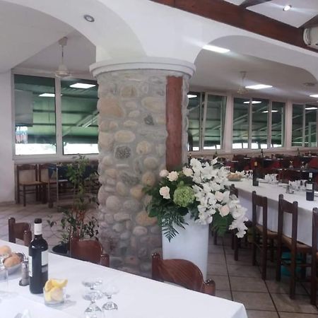 Mambly B&B Ristorante Pizzeria Galliate Buitenkant foto