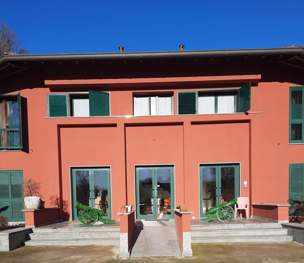 Mambly B&B Ristorante Pizzeria Galliate Buitenkant foto