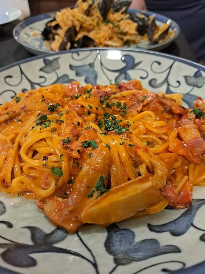 Mambly B&B Ristorante Pizzeria Galliate Buitenkant foto