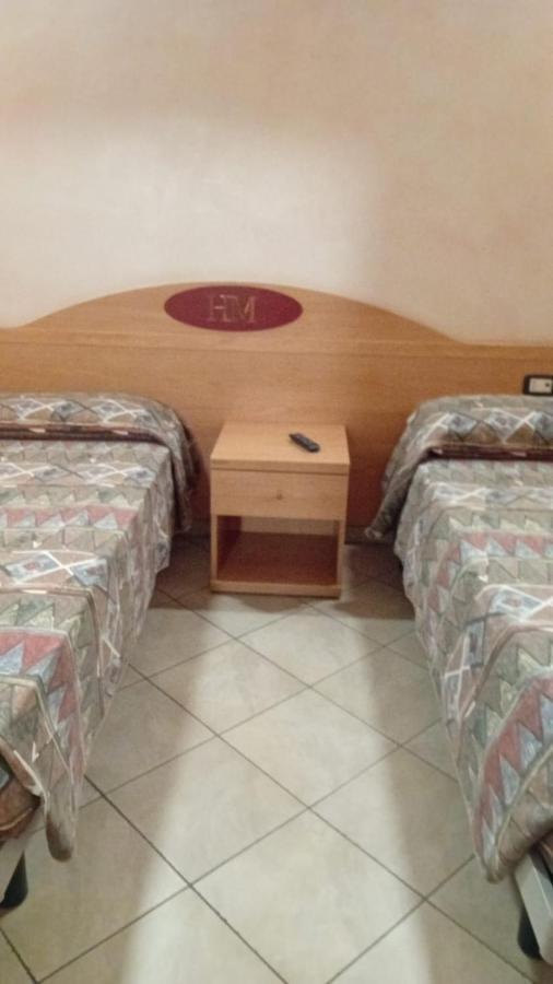 Mambly B&B Ristorante Pizzeria Galliate Buitenkant foto